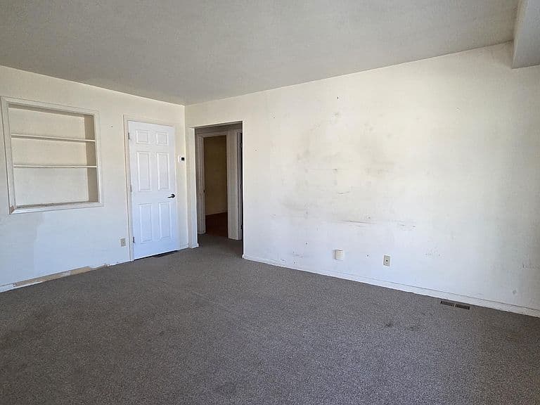 1400 Howell Ave photo 2