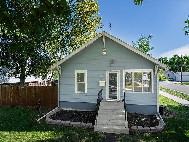 319 West Ave photo 1