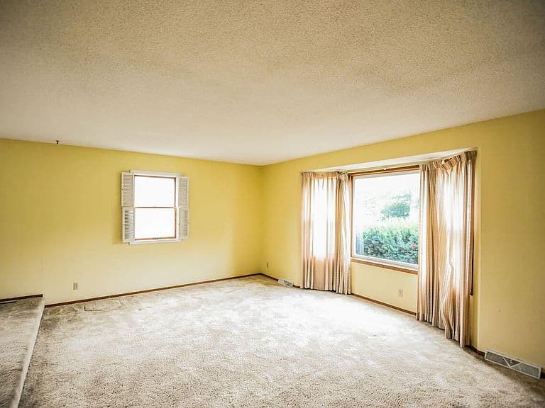 913 N Summit Ave photo 5