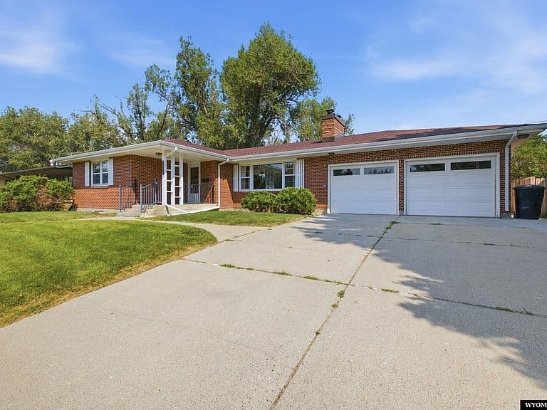 1654 Lynwood Pl photo 2