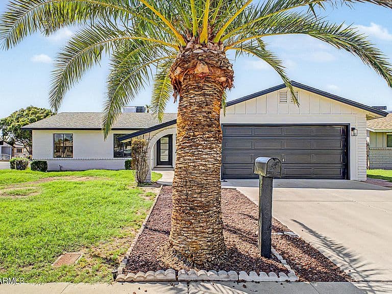 5617 W COCHISE Drive photo 1