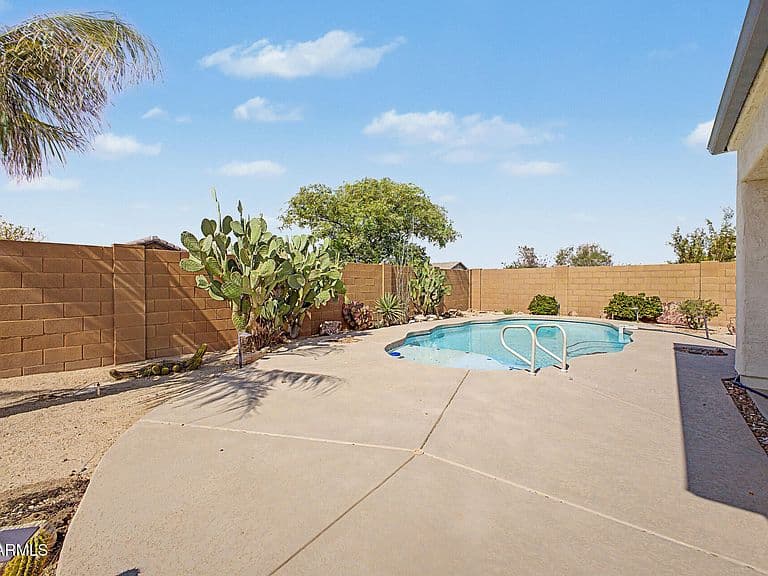 26142 W PIUTE Avenue photo 3