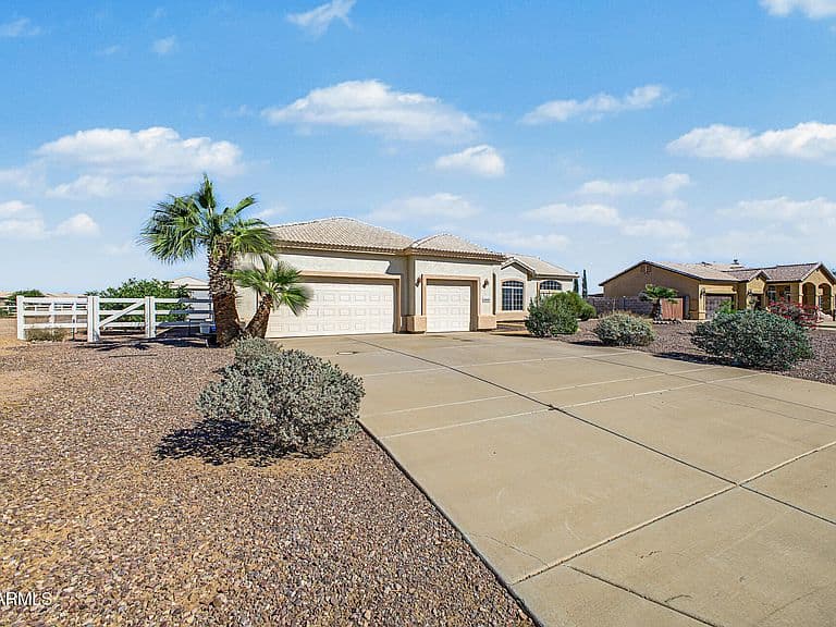 10606 W QUARTZ Drive photo 3