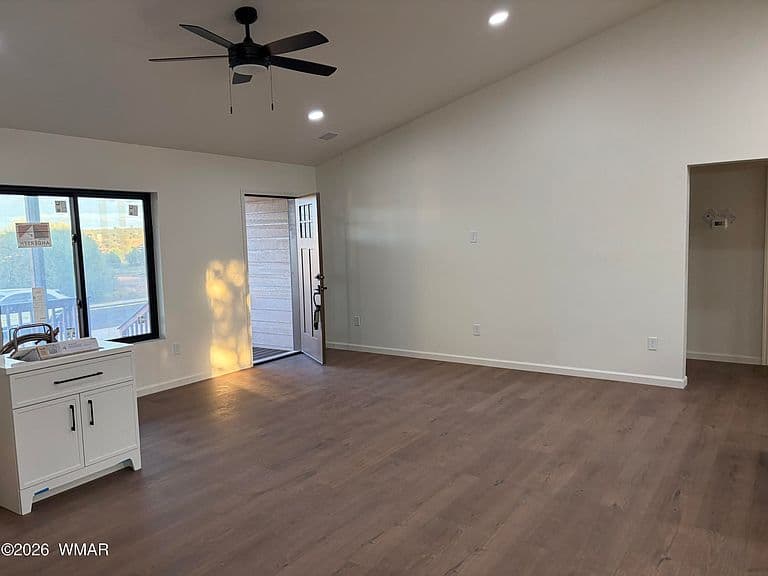 1060 S Ridgecreek Ln photo 3