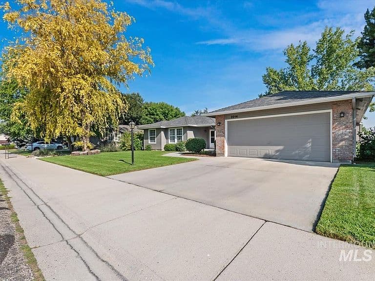 2214 E Katelyn Dr photo 3