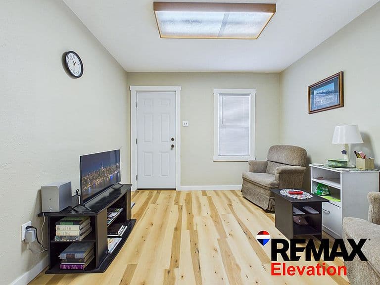 246 N Hamilton photo 3