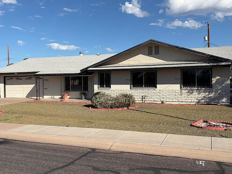 5708 E UNIVERSITY Drive photo 1