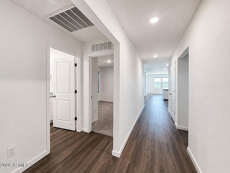 930 LOGAN Way photo 4