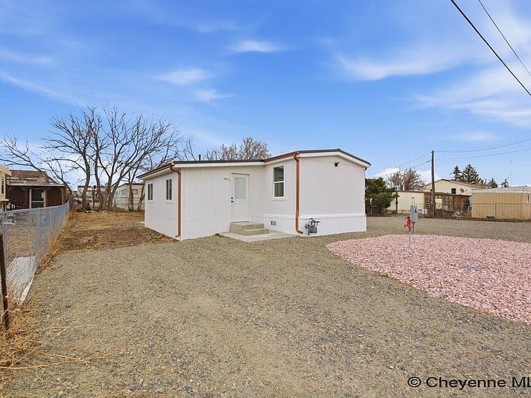 402 Williams St photo 1