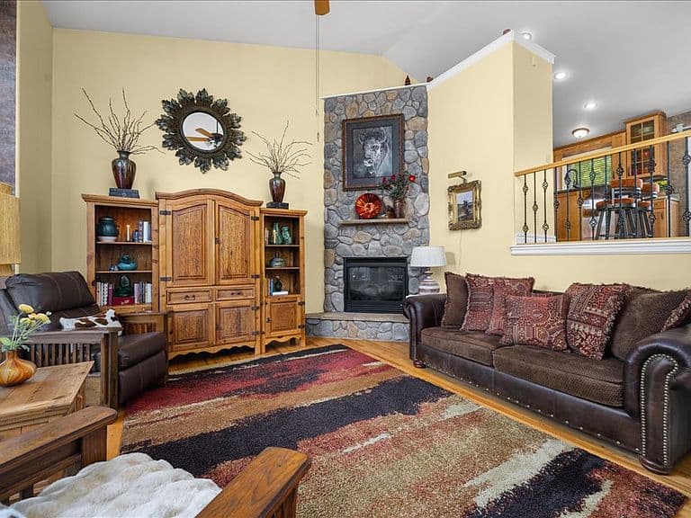 2030 Tanner Ln photo 3