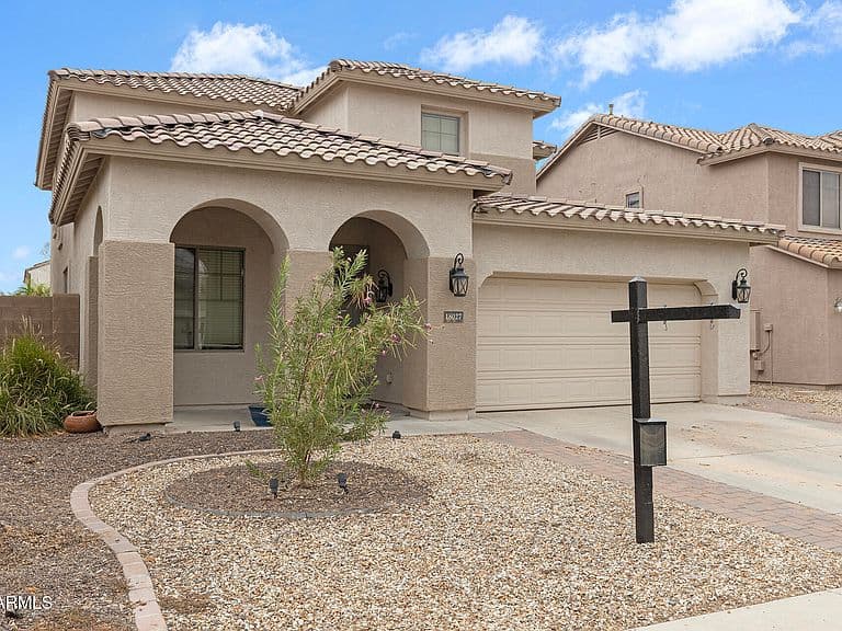 18027 W SUNNYSLOPE Lane photo 1