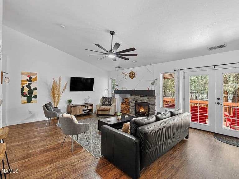 954 W Lil Ben Trl photo 1