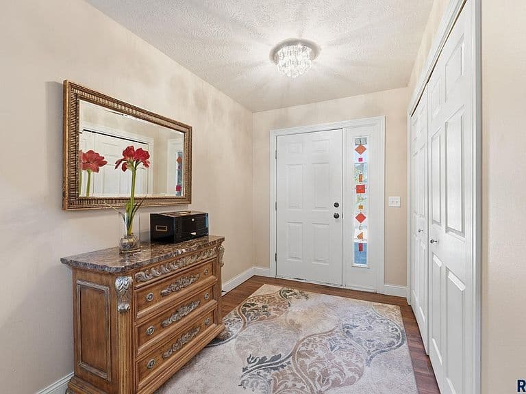 2301 E Beacon Pl photo 3