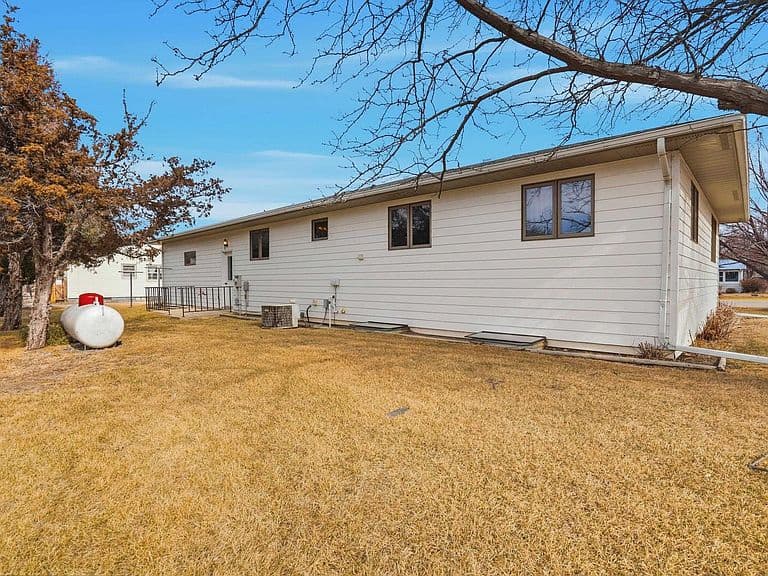 611 Glenn St photo 5