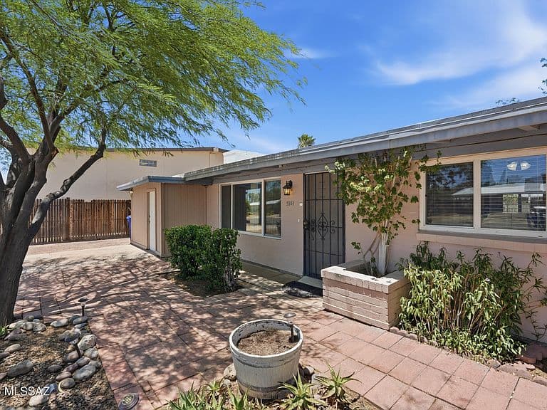 5951 E Eli St photo 1