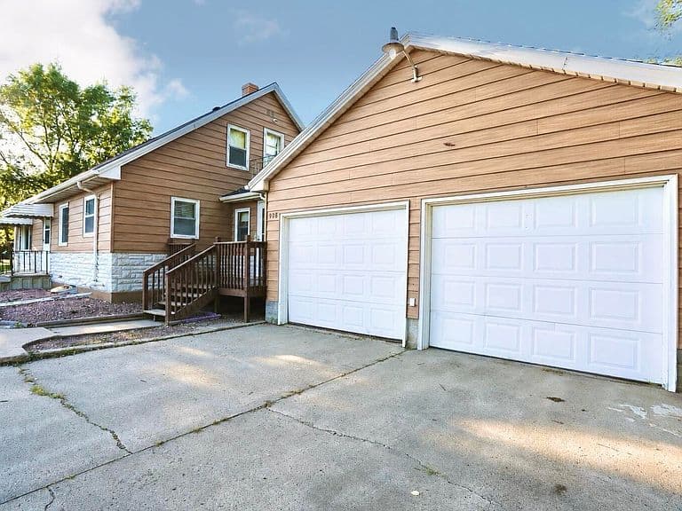 908 Williams St photo 2
