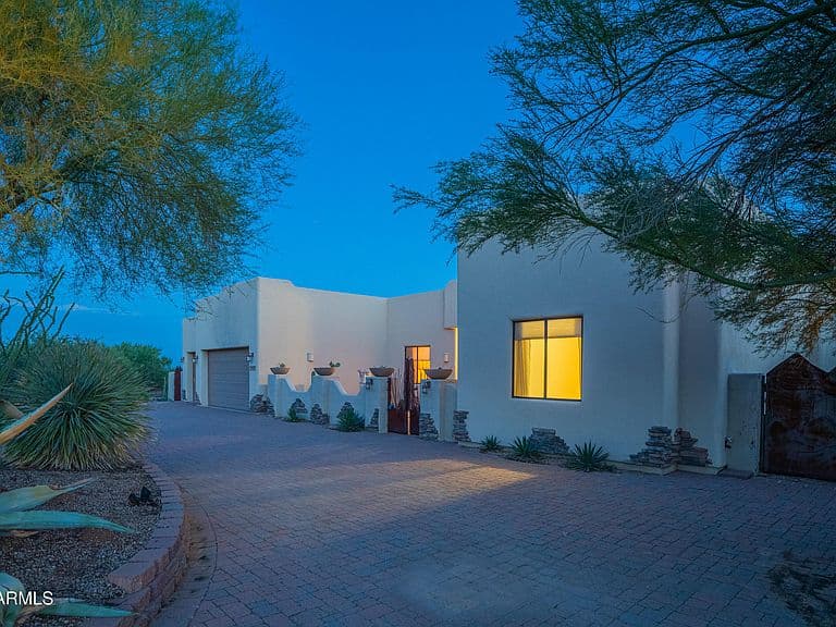 13639 E HEDGEHOG Place photo 3
