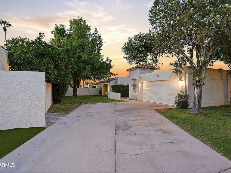 7352 E VALLEY VISTA Drive photo 2