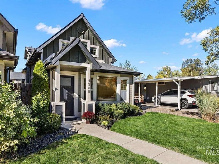 1339 S Division Ave photo 4