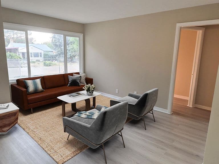 618 E Avenue D photo 2