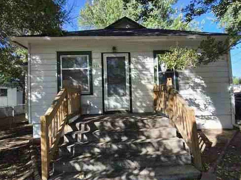 331 Benton Ave photo 1