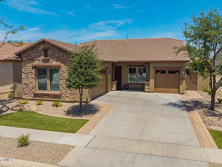3920 E HORSESHOE Place photo 1