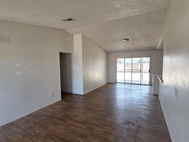 5049 W COLUMBINE Drive photo 2