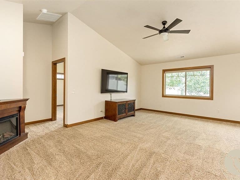 5933 Foxtail Loop photo 5