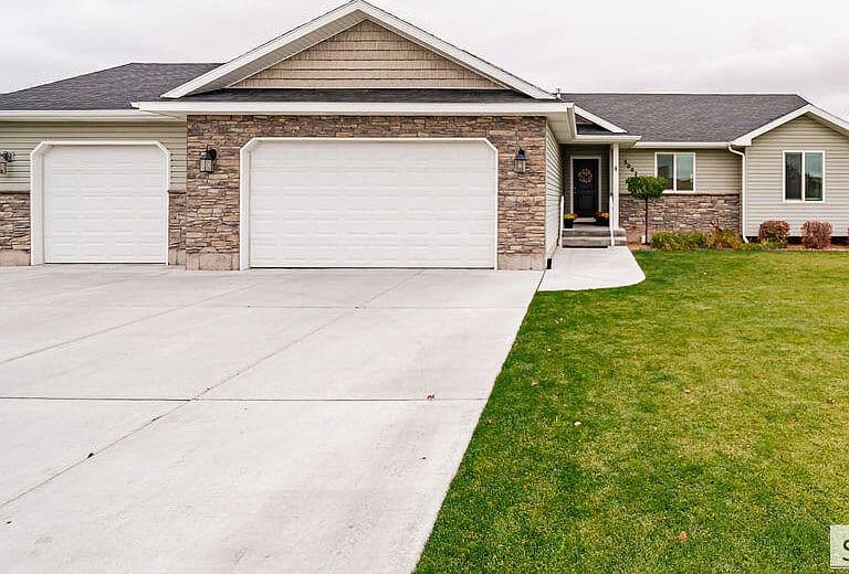 3002 N Golden Rod Dr photo 1