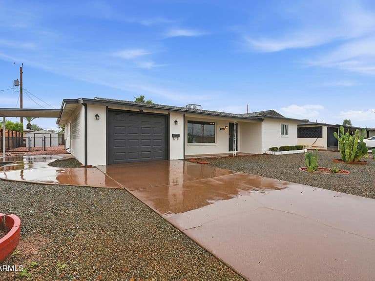 5446 E UNIVERSITY Drive photo 4