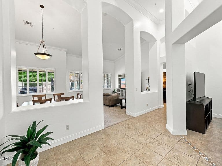 8073 W Louise Drive photo 4
