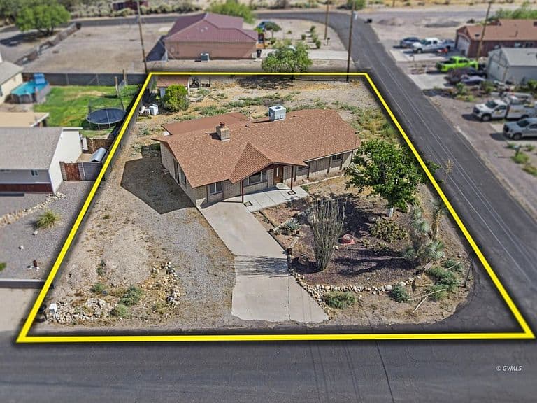 687 W Concho St photo 2
