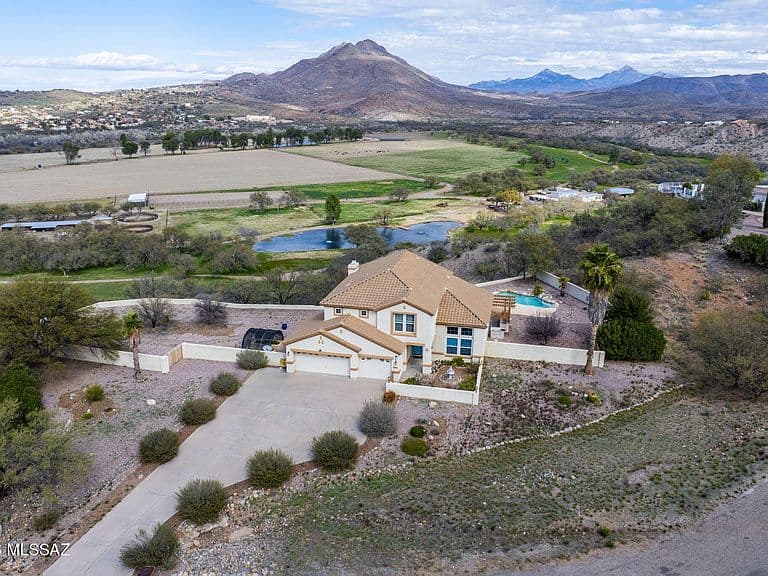 40 Kents Ave photo 1