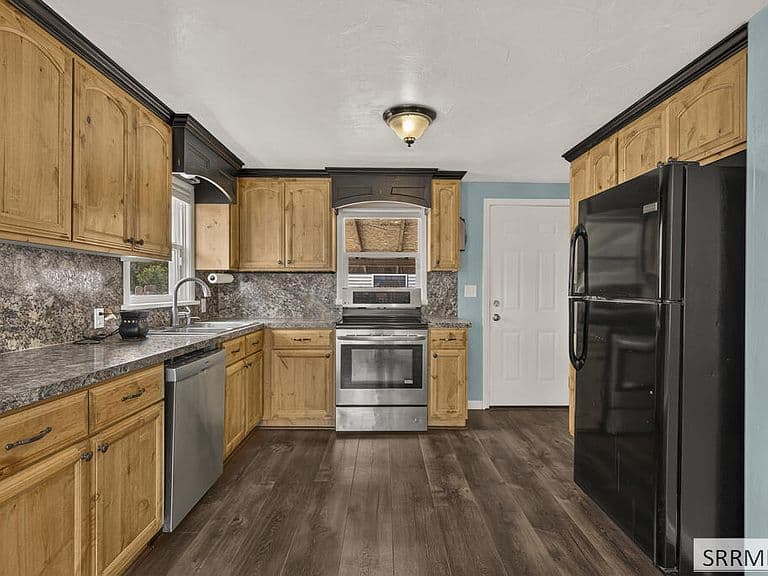 233 N Fisher Ave photo 5
