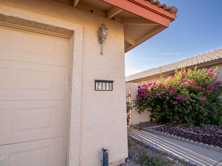 2086 N SWEETWATER Drive photo 3