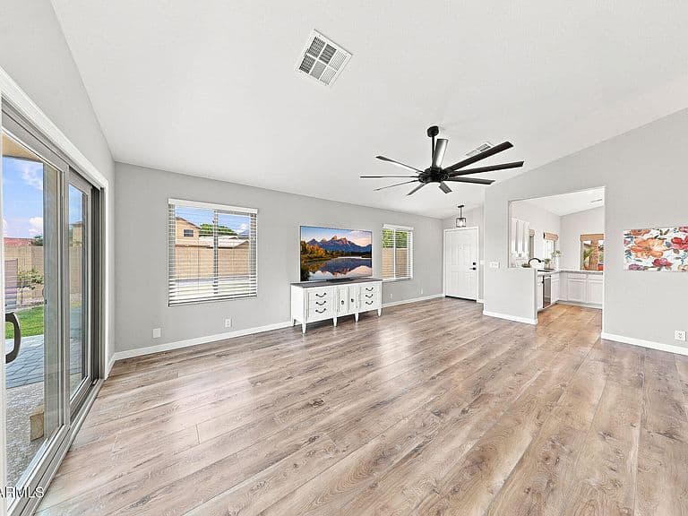 8645 W FARGO Drive photo 2