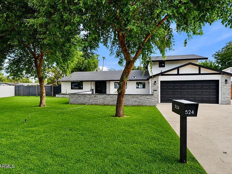 524 W HARMONT Drive photo 1
