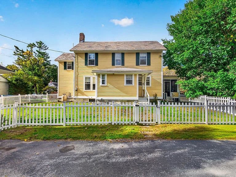 63 Warner Avenue photo 5