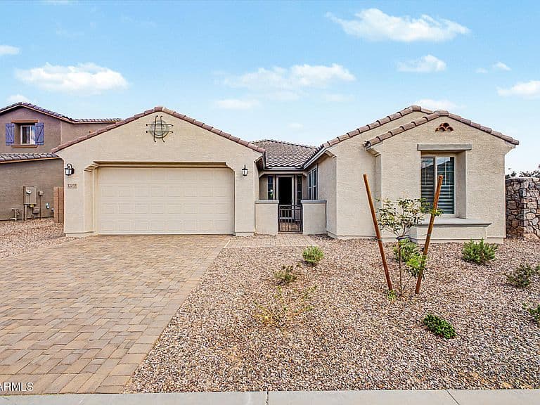 12055 N 169TH Avenue photo 1