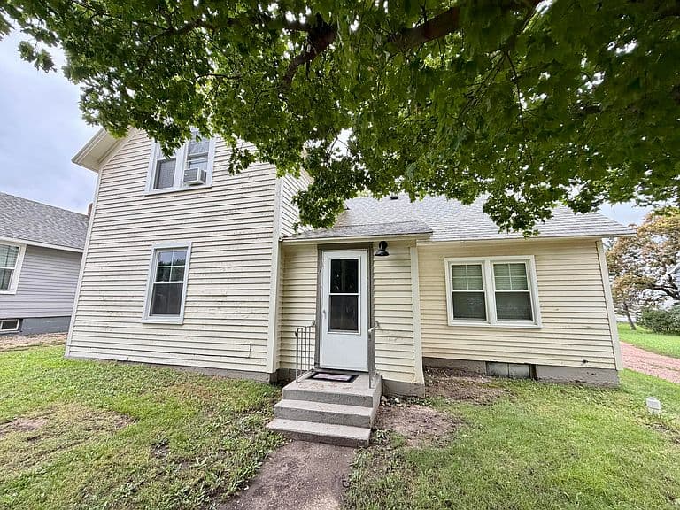 245 Laurel Ave SW photo 2