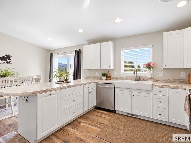 1863 Scottsdale Dr photo 4