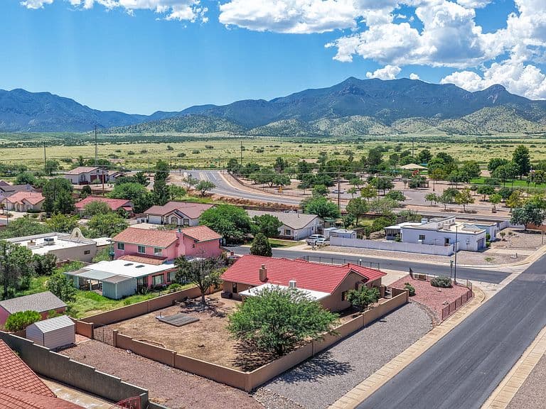 2037 ROSELIE Way photo 2