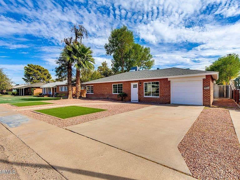 2513 E TURNEY Avenue photo 2