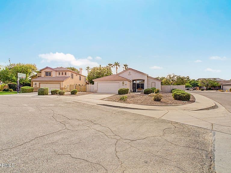 7457 W Tonopah Drive photo 1