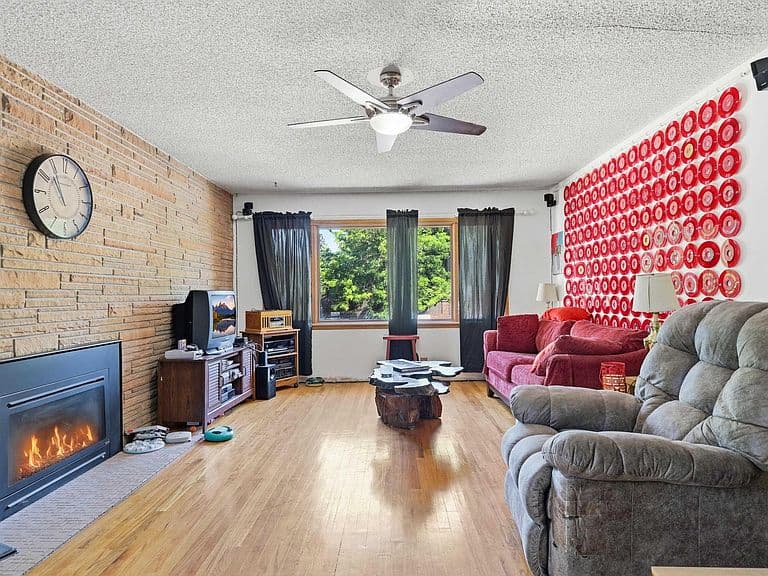 215 E 12th St photo 5