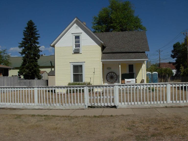 330 W Lincoln St photo 2