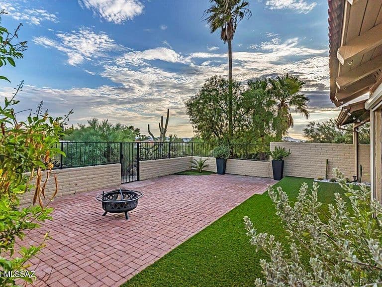 5833 N Placita Del Baron photo 4