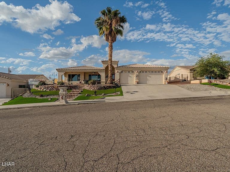 2595 Palisades Dr photo 3