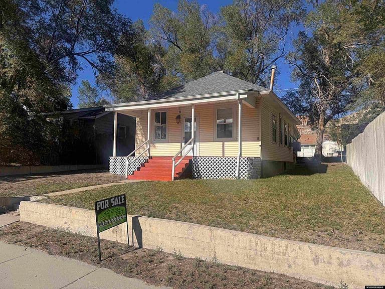 424 W Railroad Ave photo 3