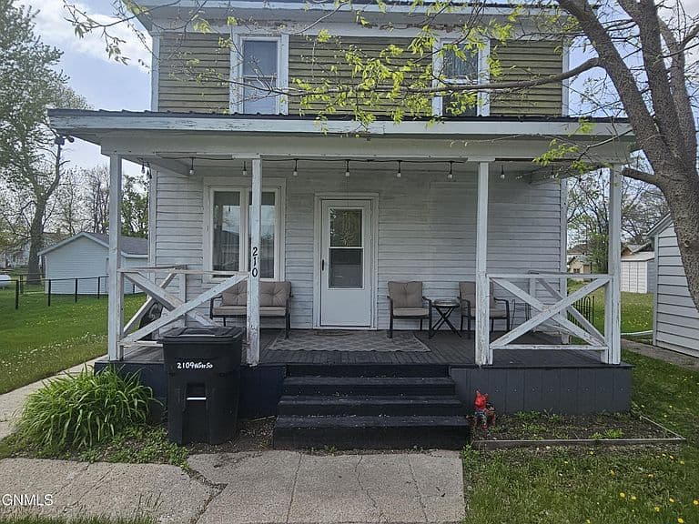 210 S 9th St photo 4